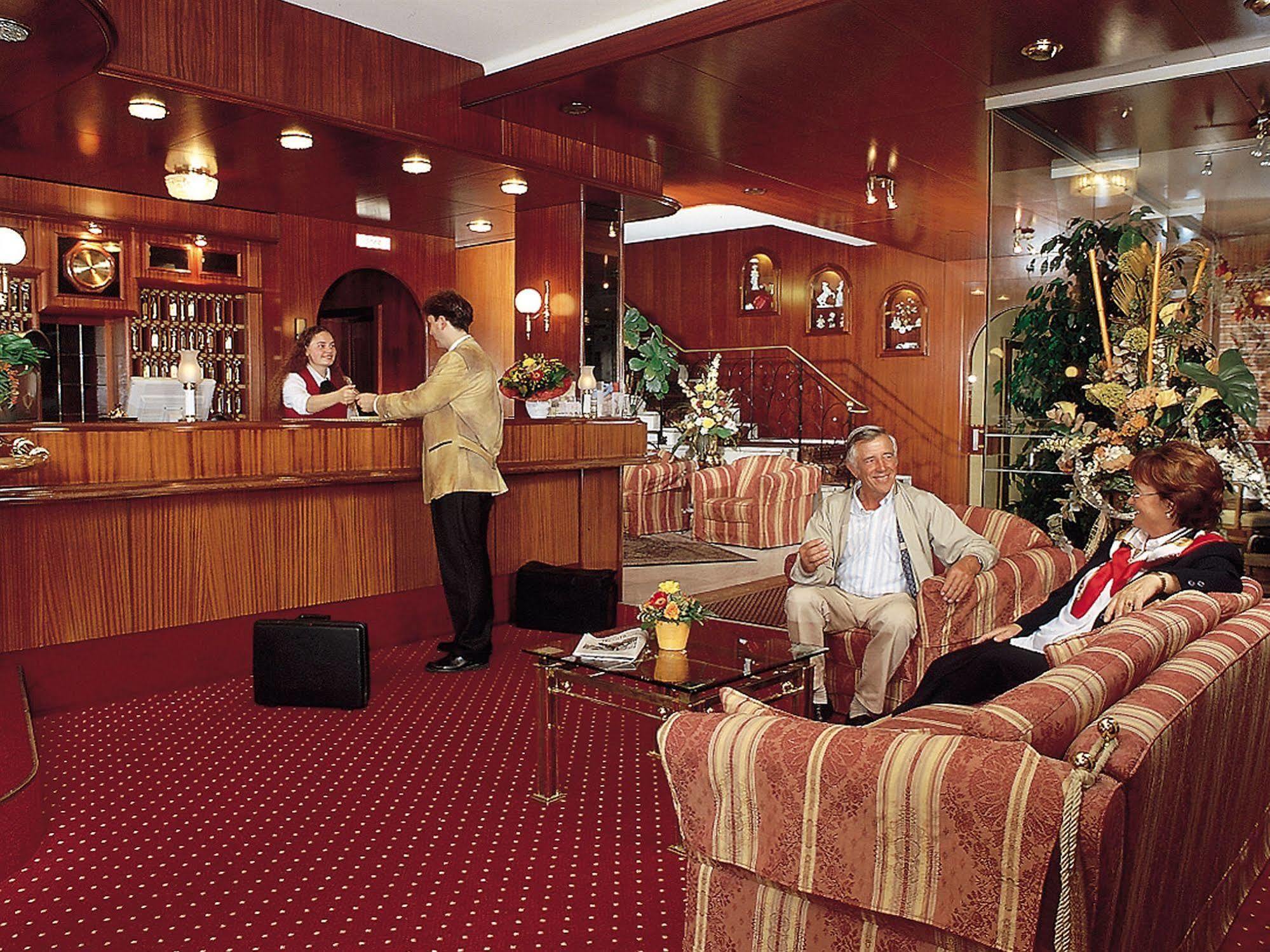 Hotel am Schlosspark Zum Kurfürst Oberschleißheim Interior foto